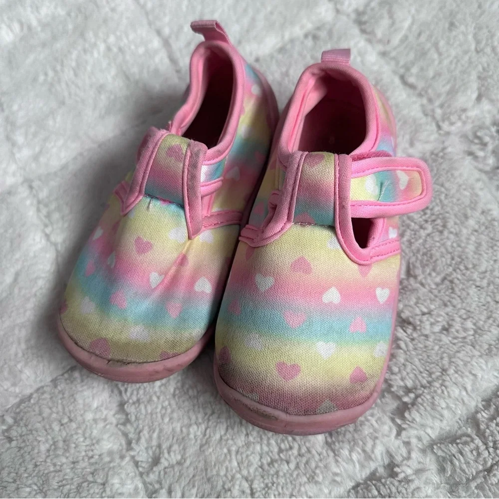 Zoogs | FLAWED Rainbow Hearts Toddler Water Shoes | Size 8